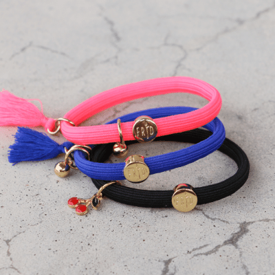 FRID Strikk med charms