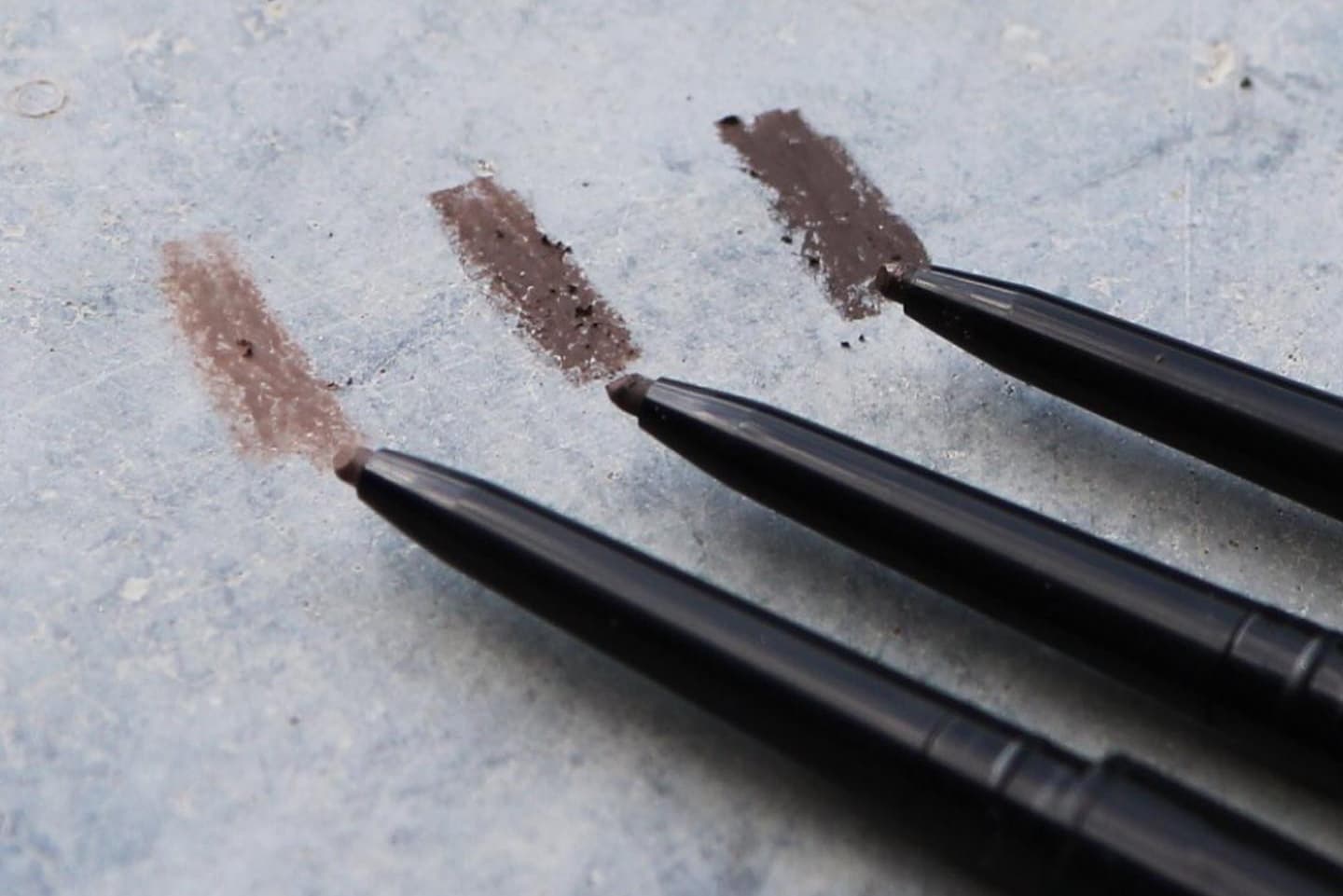 øyenbrynspenn fra FRID Cosmetics i tre farger