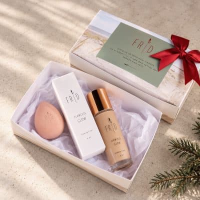 FRID Flawless Glow Duo julekit med glødgivende makeup og Makeup Blender.